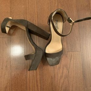 Women chunky heel